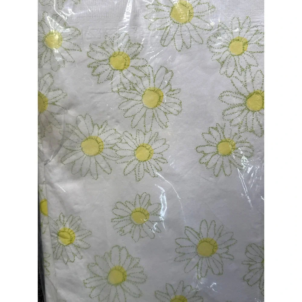 Vintage Erving Paper Mills Field Daisy 3-ply Paper Table Cover 54x104 Floral NEW